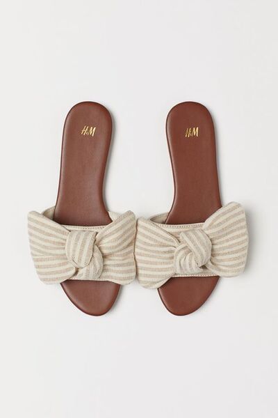 File:Flip Flops with Bow.jpg