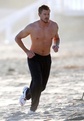 Christopher Lambert jogging at Montesquieu beach, planet Earth.